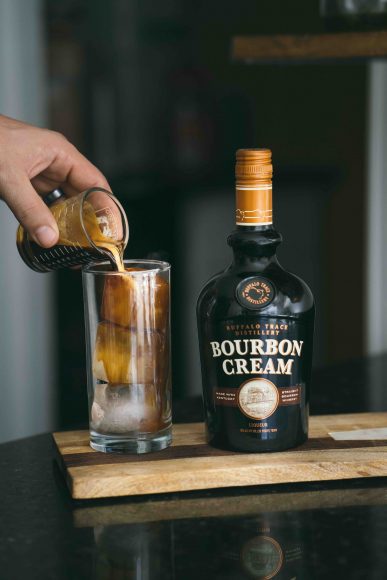 Bourbon�20Cream�20and�20coffee�20poured�20over�20ice