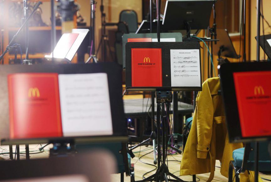 London, Angel Studios: As Pageant Partners of Her Majesty The Queen’s Platinum Jubilee, McDonald’s has teamed up with the Royal Philharmonic Orchestra to re-create its iconic jingle. Part of the brand’s one’s lovin’ it campaign, the updated jingle was arranged and orchestrated by Cliff Masterson and performed by a 35-strong ensemble featuring brass, strings, percussion, and woodwind to create a regal version exclusively for the Bank Holiday week.