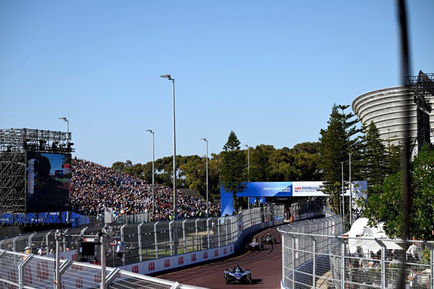 CAPE TOWN STREET CIRCUIT, SOUTH AFRICA - FEBRUARY 25: Maximilian Gunther, Maserati MSG Racing, Maserati Tipo Folgore
leads
Sacha Fenestraz, Nissan Formula E Team, Nissan e-4ORCE 04
leads
Jean-Eric Vergne, DS Penske, DS E-Tense FE23 during the Cape Town ePrix at Cape Town Street Circuit on Saturday February 25, 2023, South Africa. (Photo by Simon Galloway / LAT Images)