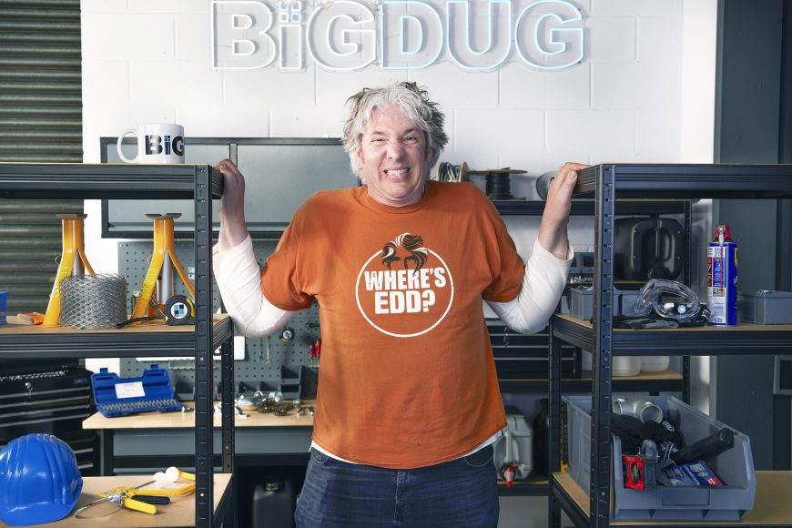 7-BiGDUG-EddChina-BiGUpYourGarage-BetweenShelves