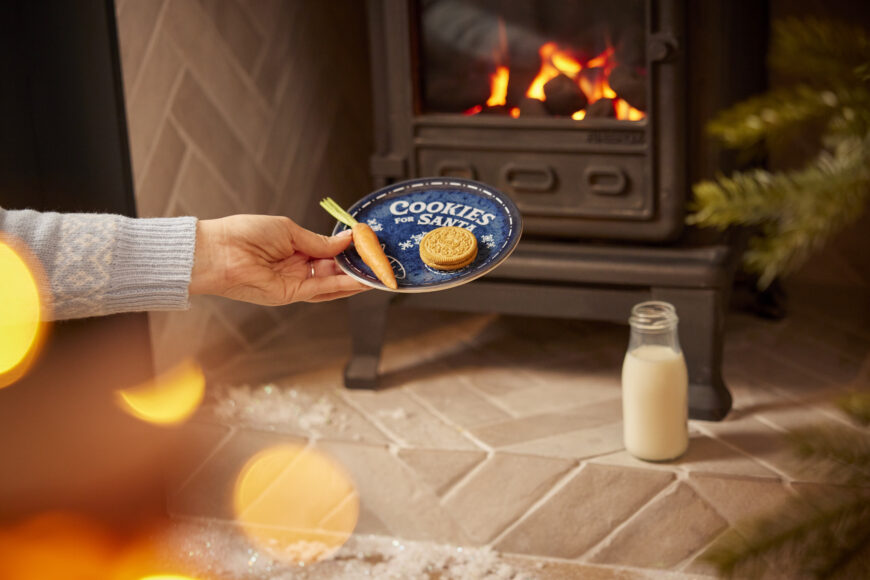 The new OREO Gingerbread S.O.S (Save OREO (cookies) for Santa) service, exclusively available on Deliveroo, is set to save Santa from cupboard Claus-tastrophes as Brits admit they’ve eaten all the good snacks before his arrival (40%).
FREE FOR ALL EDITORIAL USE INCLUDING DISTRIBUTION VIA NEWS AGENCIES