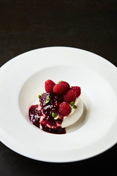 Raspberry pavlova
