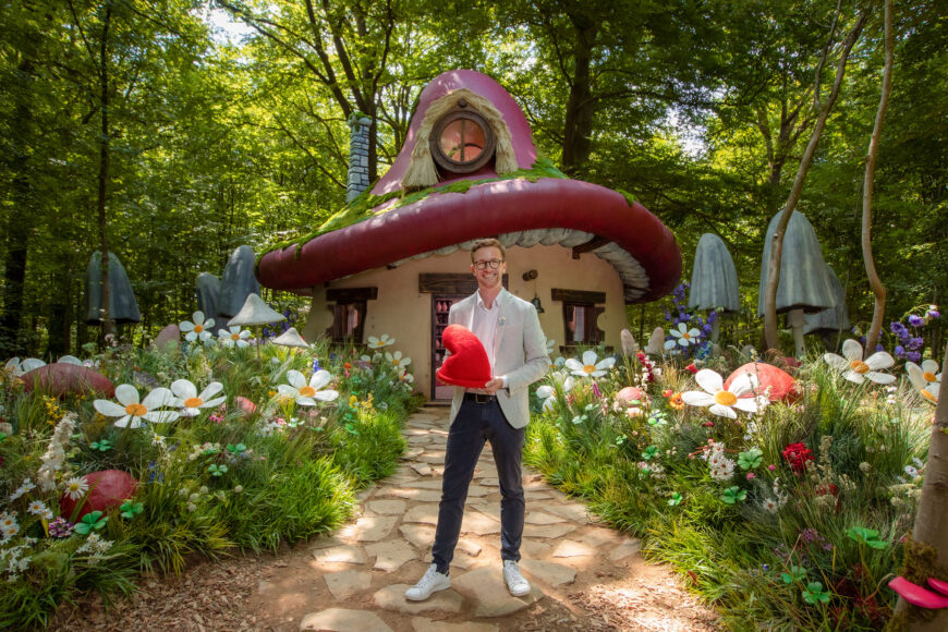 Smurfs experience - Nicolas portrait - Airbnb