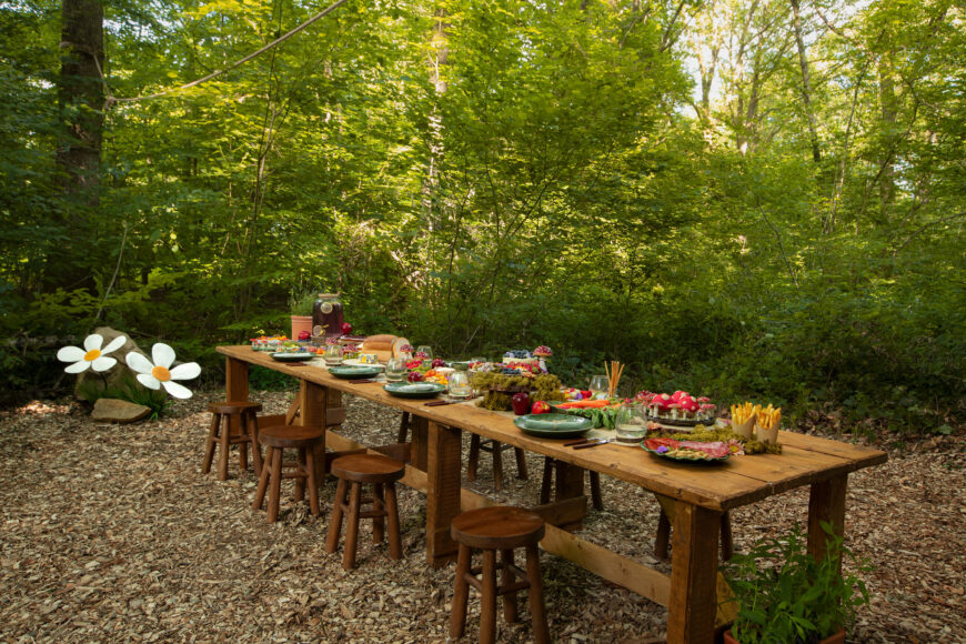 Smurfs experience - full picnic - Airbnb