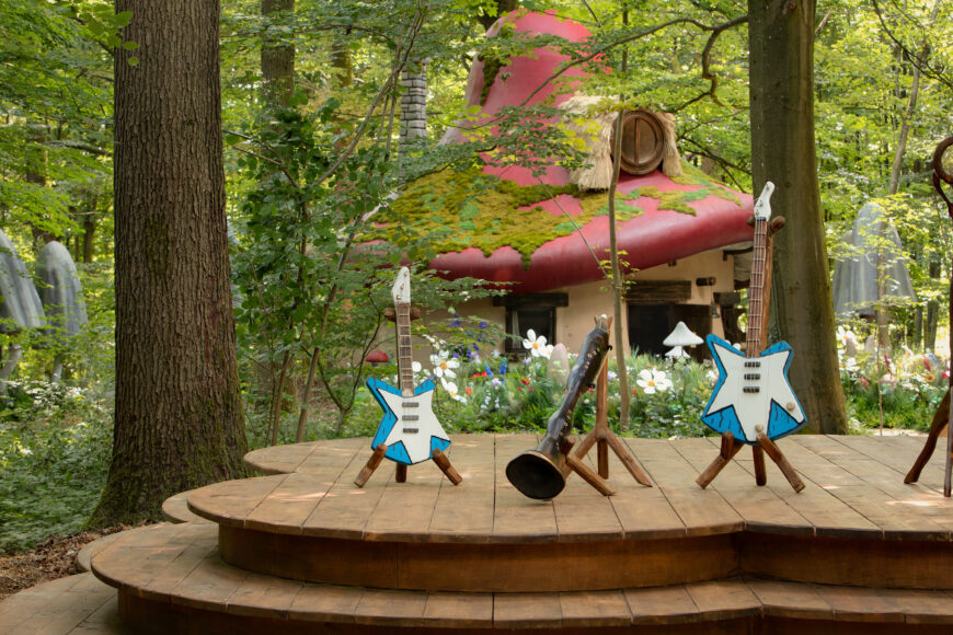 Smurfs experience - instruments stage - Airbnb