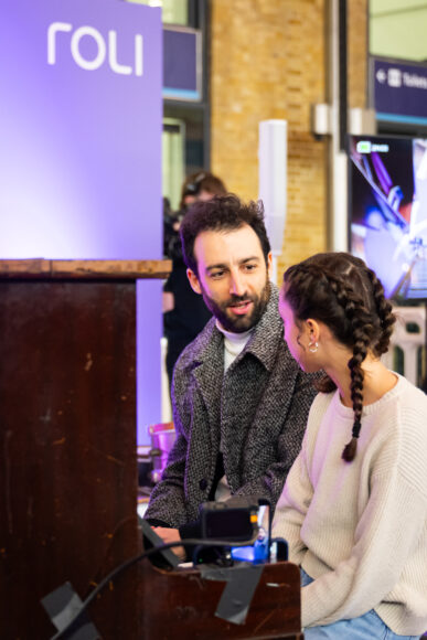ROLI Piano Event Flashmob Performance At Kings Cross