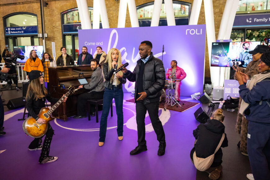 ROLI Piano Event Flashmob Performance At Kings Cross