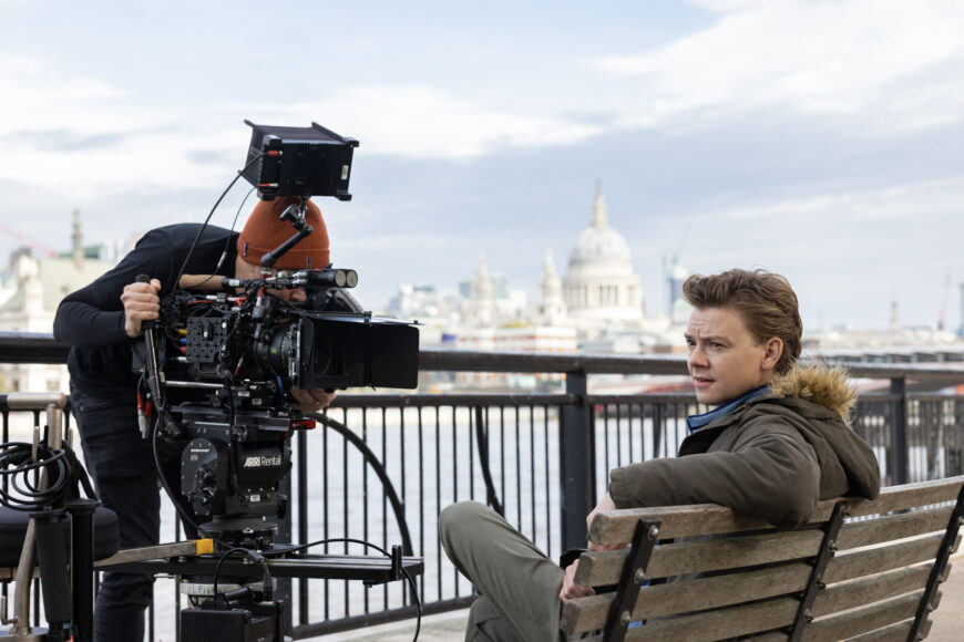Thomas Brodie-Sangster - On Set (3)