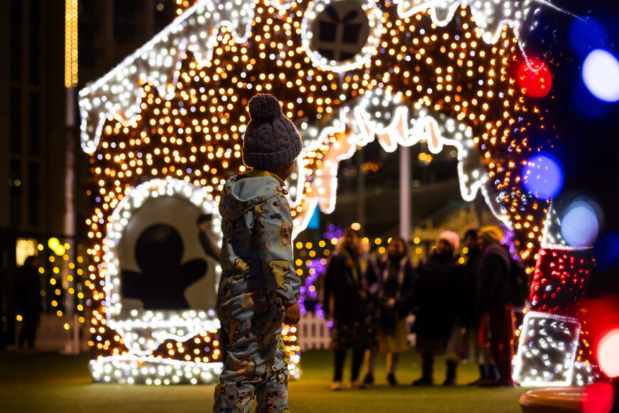 christmas-wembley-park-2025-child-admiring-gingerbread-house
