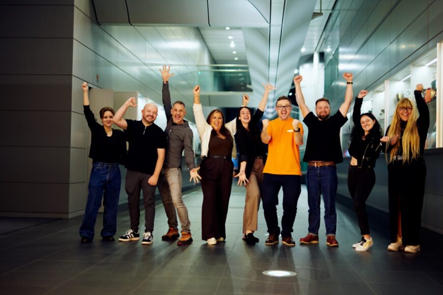 VELO and the McLaren Formula 1® Team granted nine superfans from the UK, Romania, Czech Republic, Mexico, and beyond a once-in-a- lifetime fan experience. Showcasing shared passion and unforgettable moments, the fans became the creators who inspired a livery design with their most defining McLaren moments.