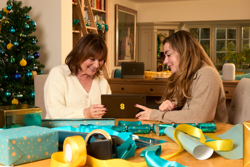 Lorraine Kelly and daughter Rosie Smith use EE’s broadband to search for last minute Christmas gifts