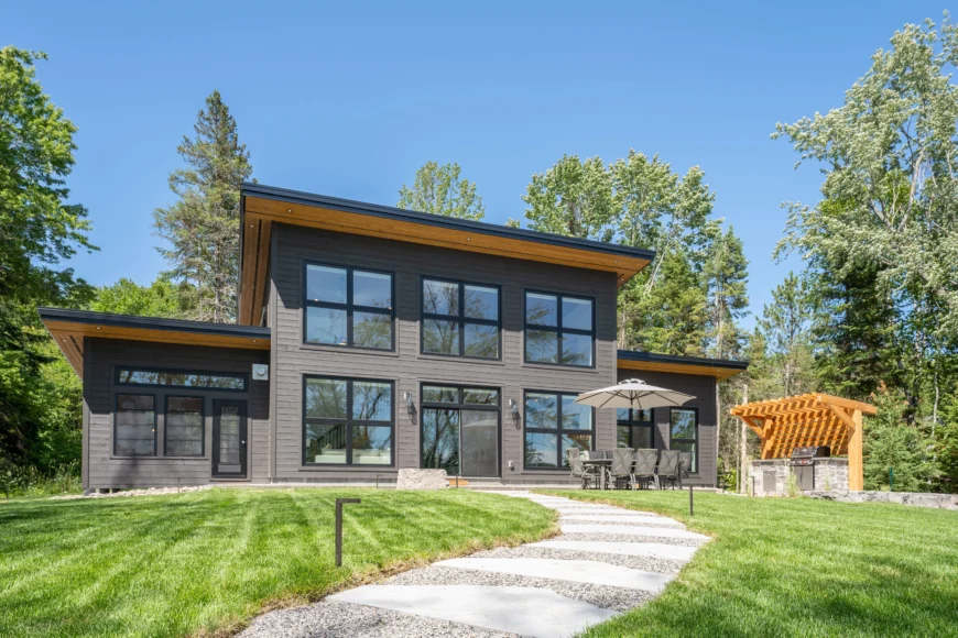 Muskoka-Luxury-Cottage-Sprucedale-Ontario-Canada