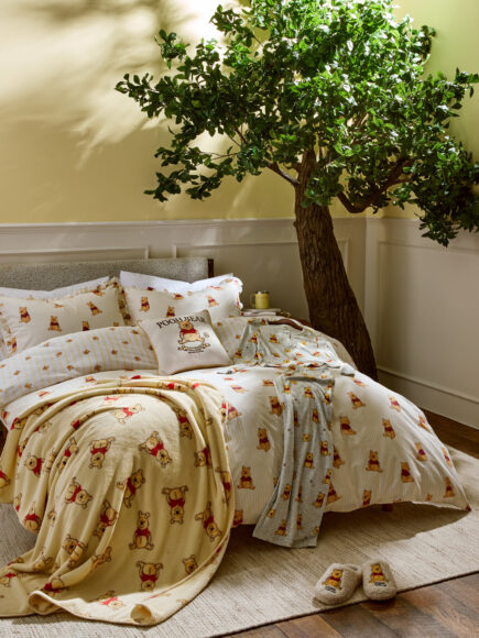20251125_mcrcampaign_winniethepooh_home_ab_digital_shot001_bweb