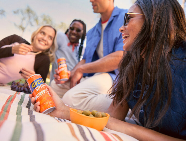 APEROL_RTD2026_LIFESTYLEOCCASIONS_PICNIC_GL_CROP_RVB