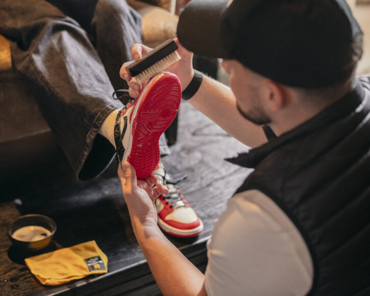 KIMPTON FITZROY LONDON IS GIVING THE TRADITIONAL SHOE SHINE A MODERN DAY TWIST. They are partnering with viral trainer care specialist Kings Kleans for the 2 day pop-up. (4)