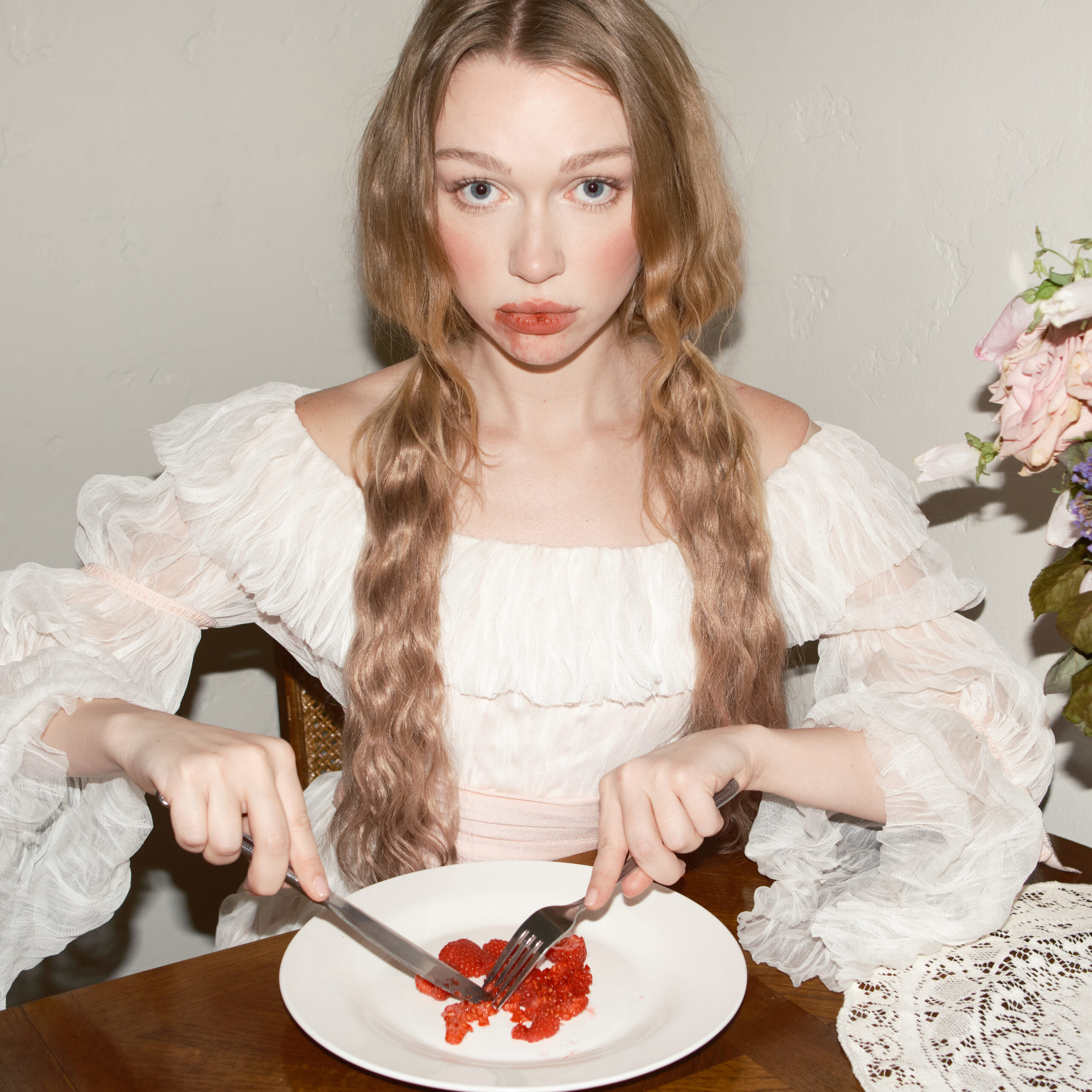 MOLLIE ELIZABETH DROPS VIRAL NEW SINGLE ‘RUN RABBIT’ - Entertainment