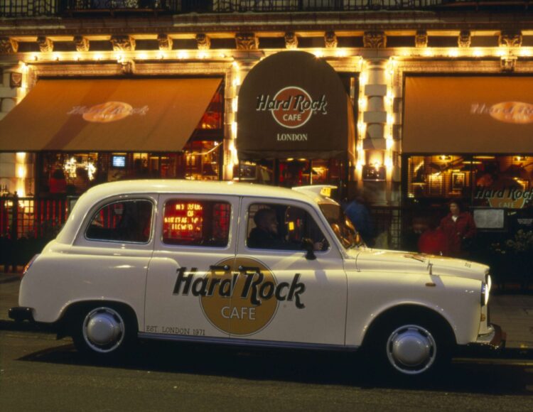 3. Hard Rock Cafe - London Fascade & Taxi