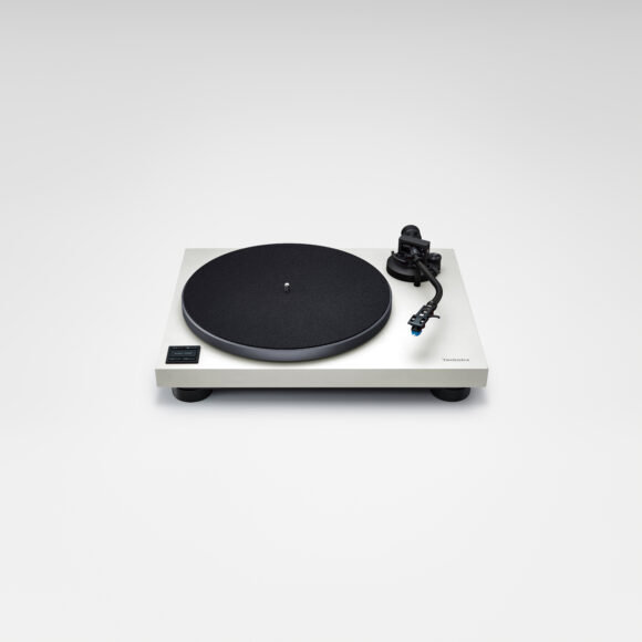 Technics SL-40CBT-W_AngledFront (1)